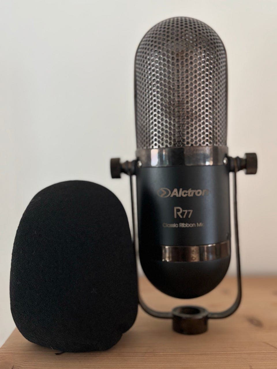 Alctron R77 mikrofon med bordstativ