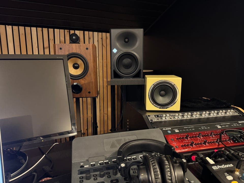 NYPRIS: Studio monitors Neumann KH150 x2 + subwoofer KH750 DSP + MA 1