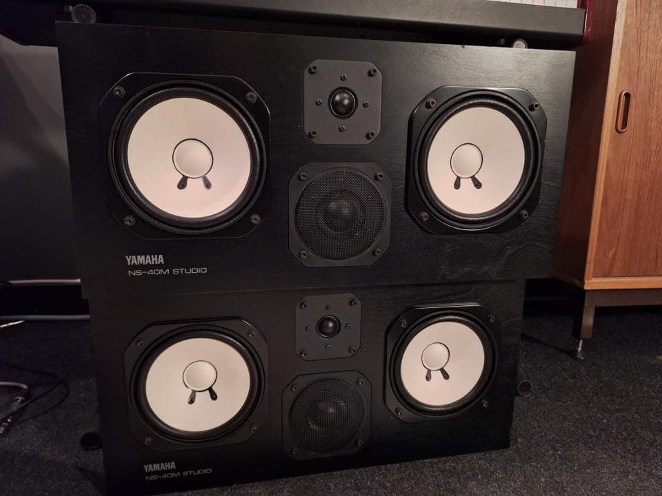 Yamaha NS-40M studio