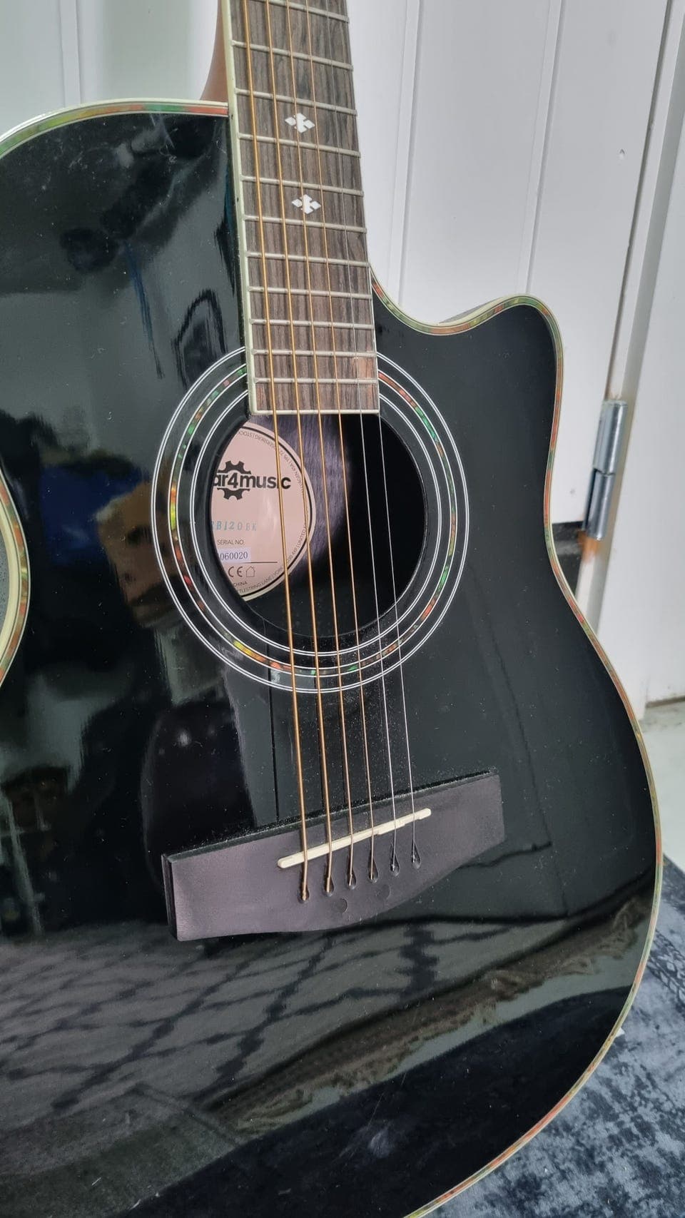 Roundback Elektroakustisk Gitar