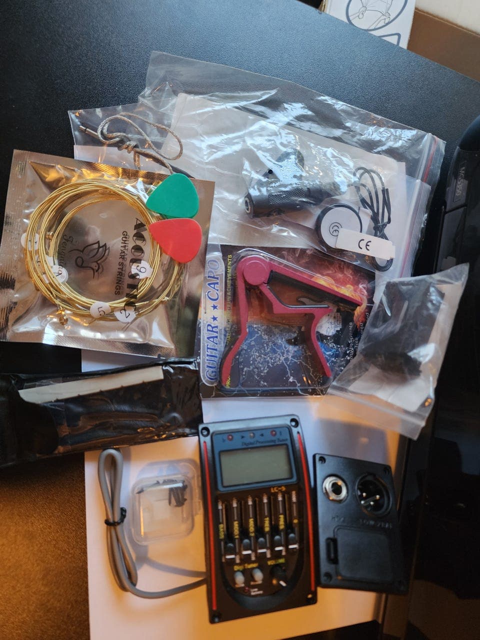 Akustisk/Elektroakustisk gitar.