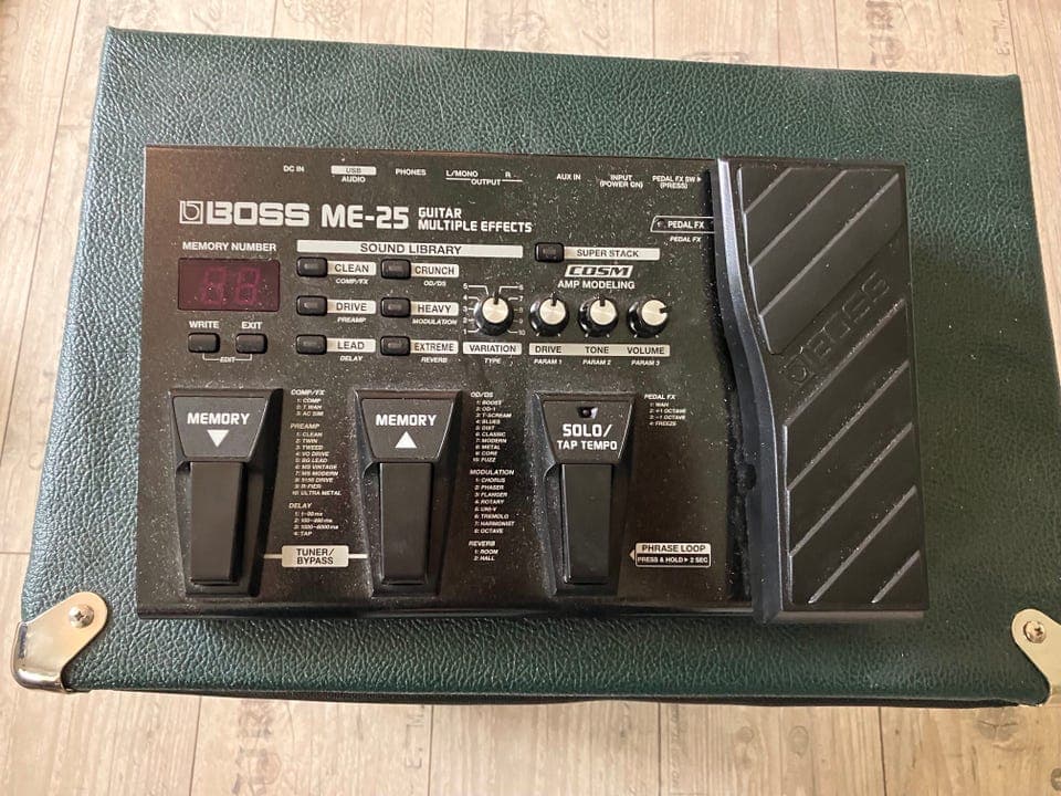 Boss ME-25 gitar multieffektpedal