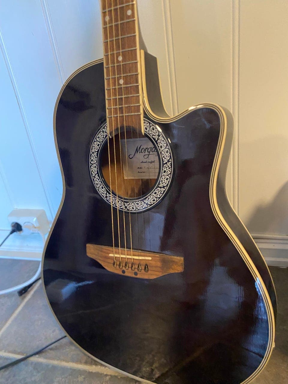 Elektroakustisk Morgan gitar - reservert