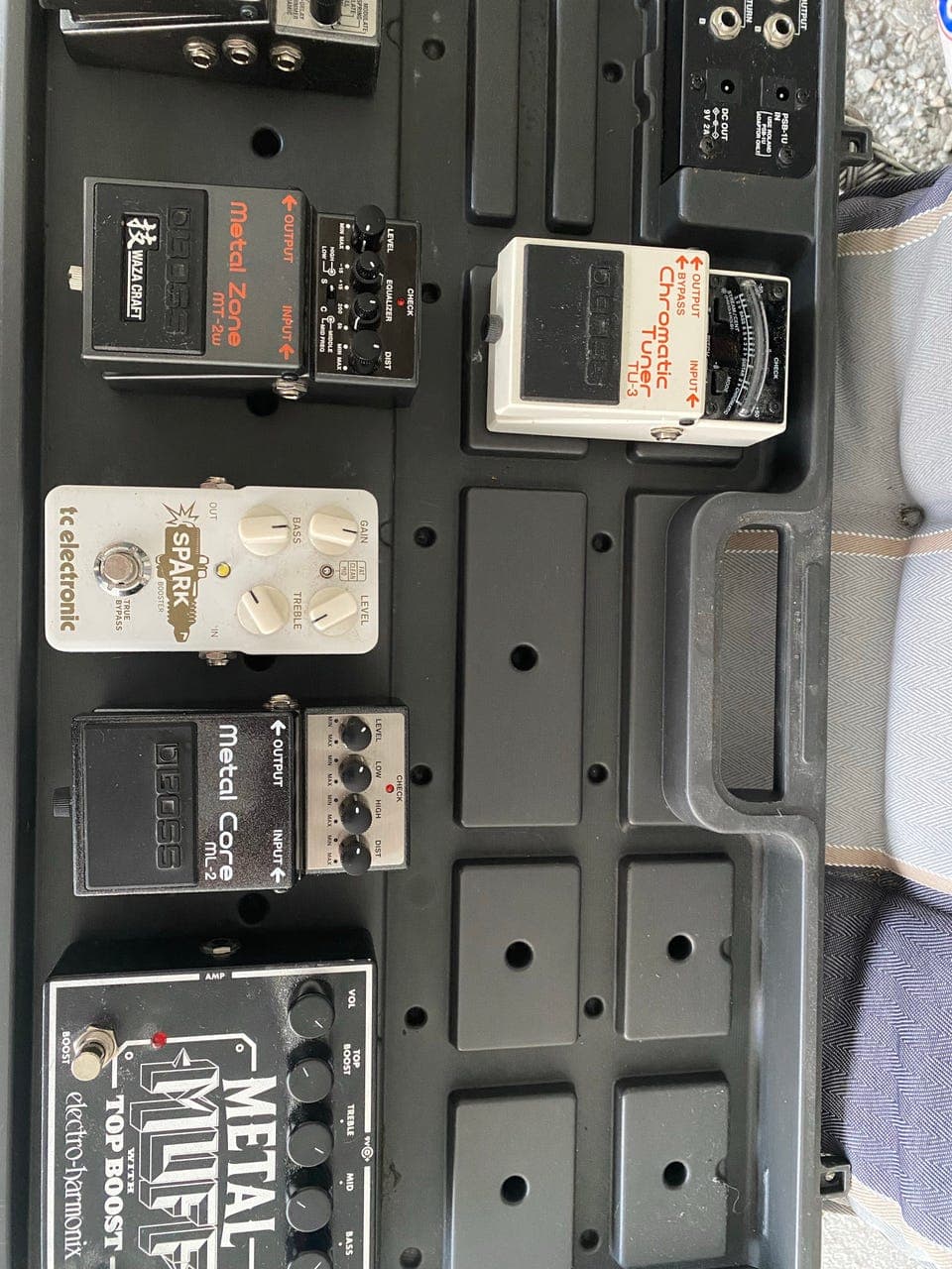 Pedalbrett med flere gitar-effektpedaler
