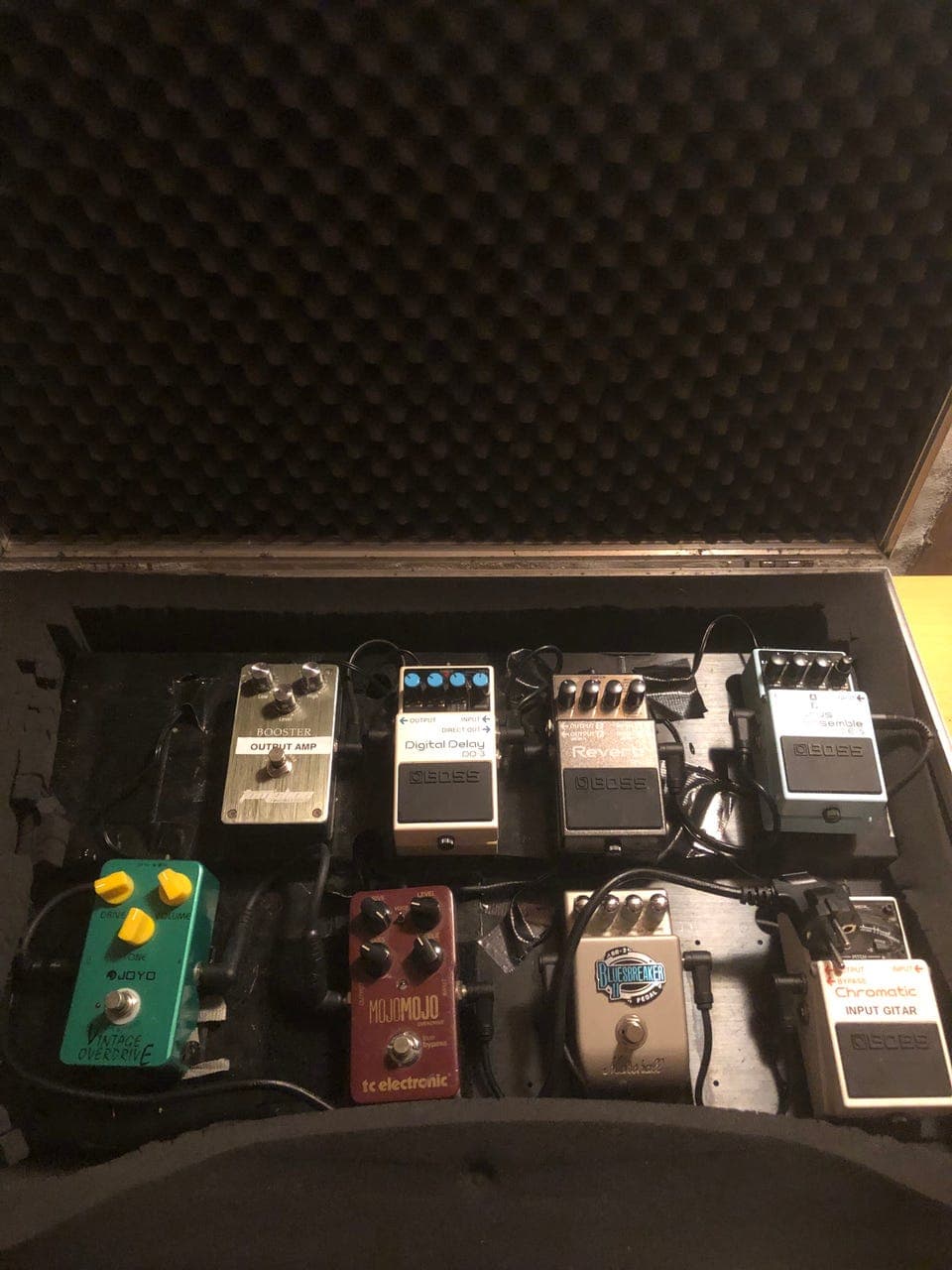 Pedalbrett med 8 pedaler + flightcase