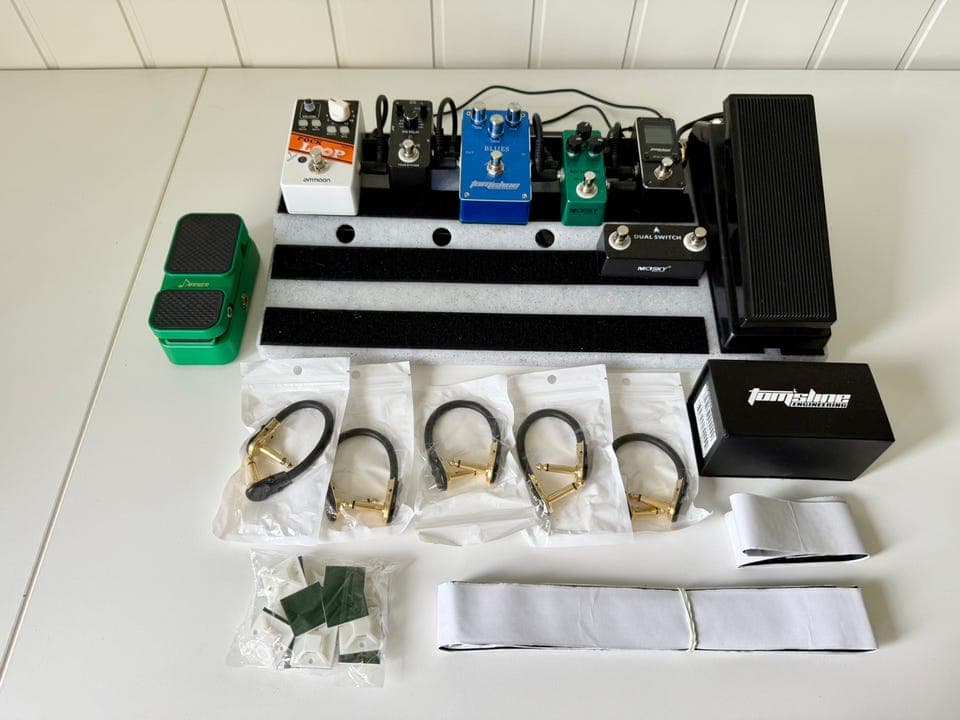 Komplett gitar-pedalbrett med wah, delay, looper, overdrive, tuner mm