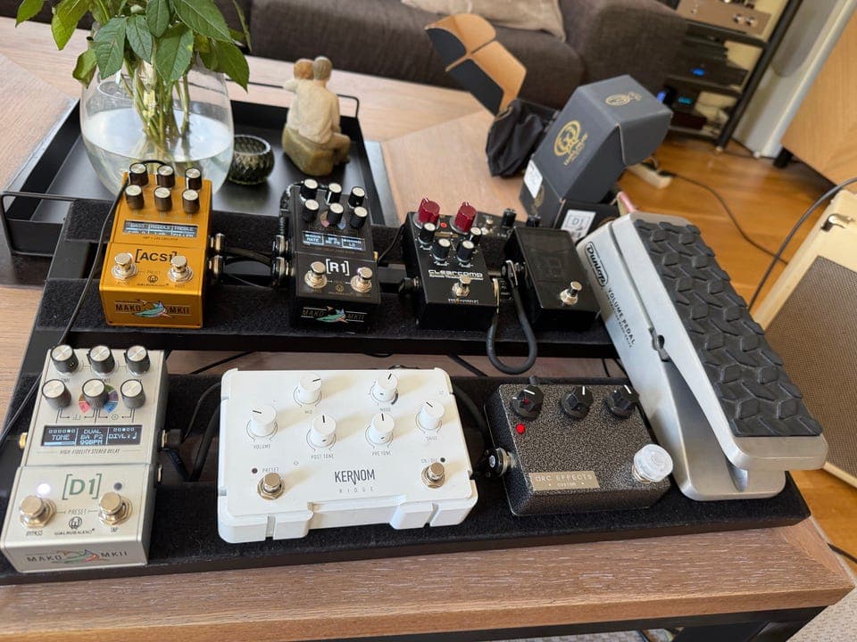 Komplett high-end pedalboard selges. Klar til bruk 😀