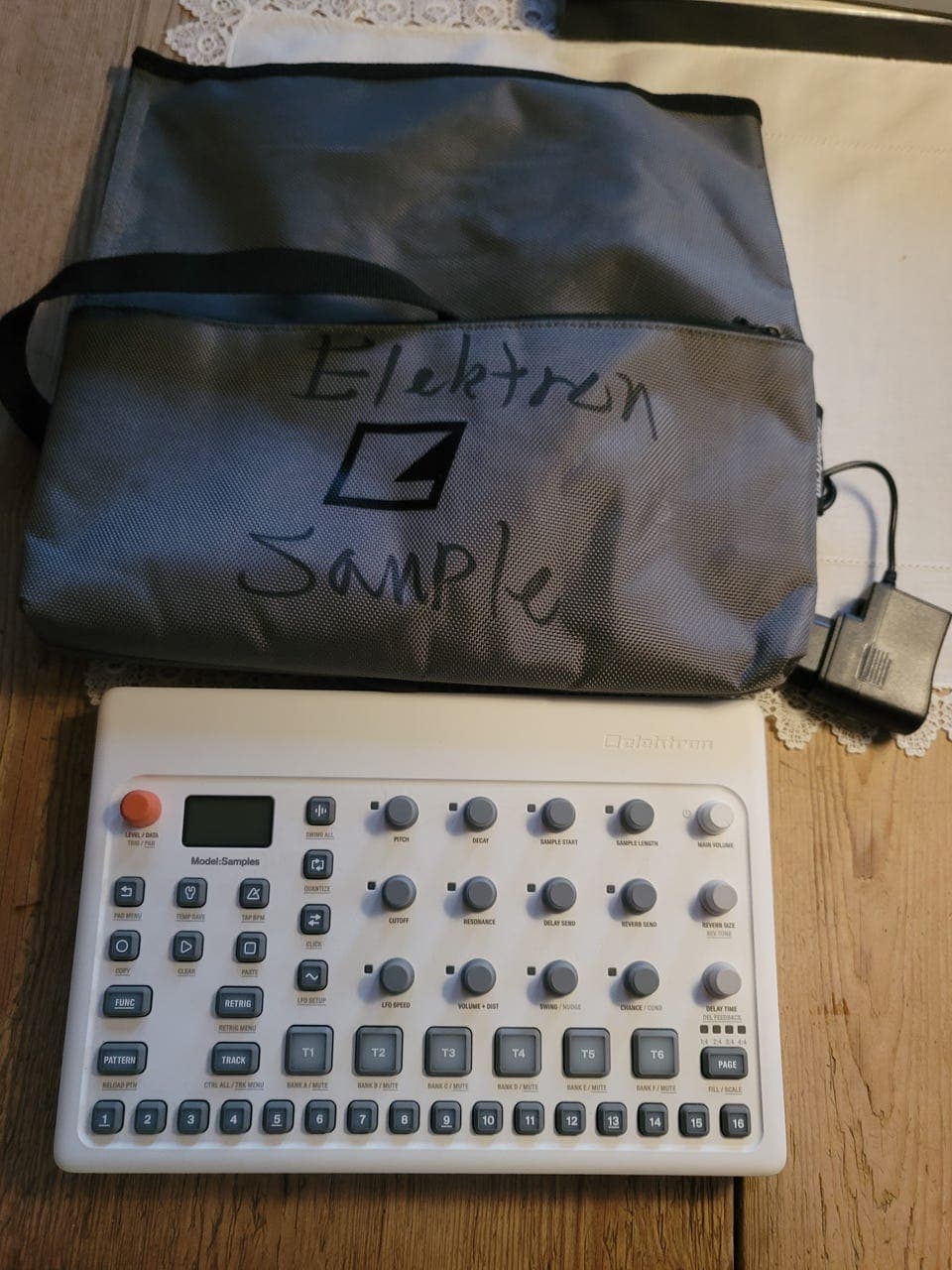 Elektron Model Samples trommemaskin / sampler hvit