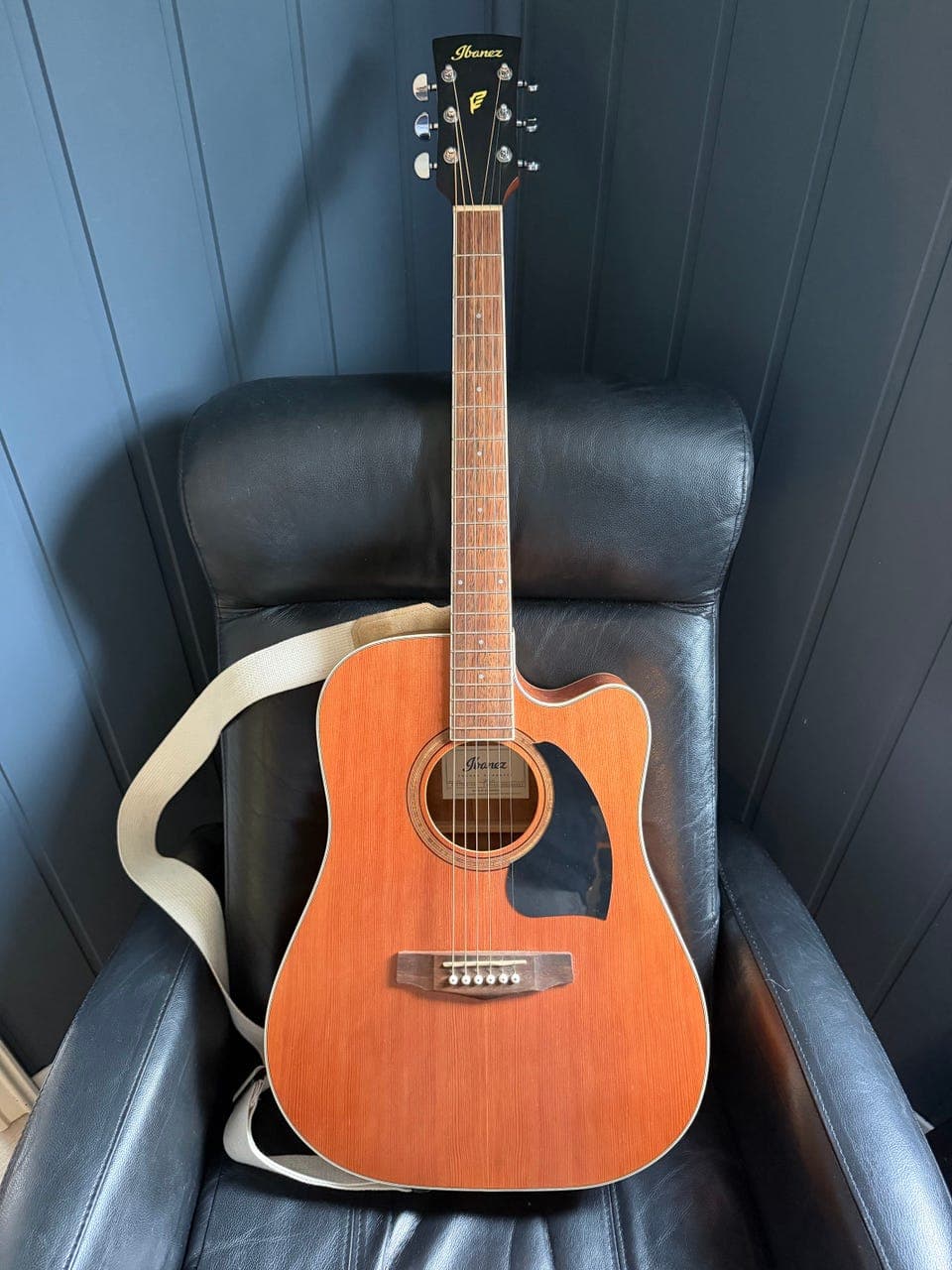 Ibanez PF17ECE-LG elektroakustisk gitar med pickup og tuner