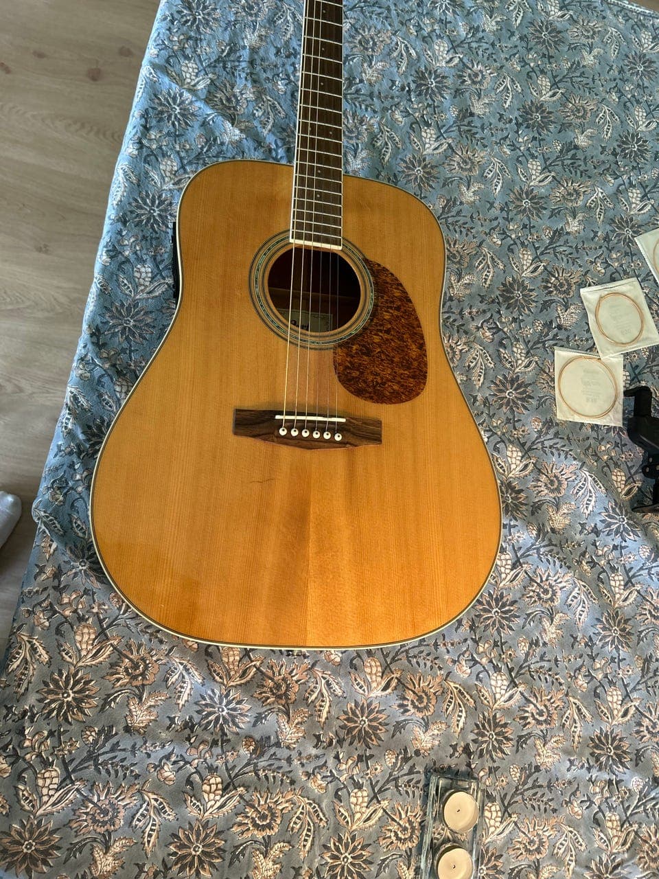 Cort Earth100F NAT elektroakustisk gitar – Fishman + bag og tilbehør