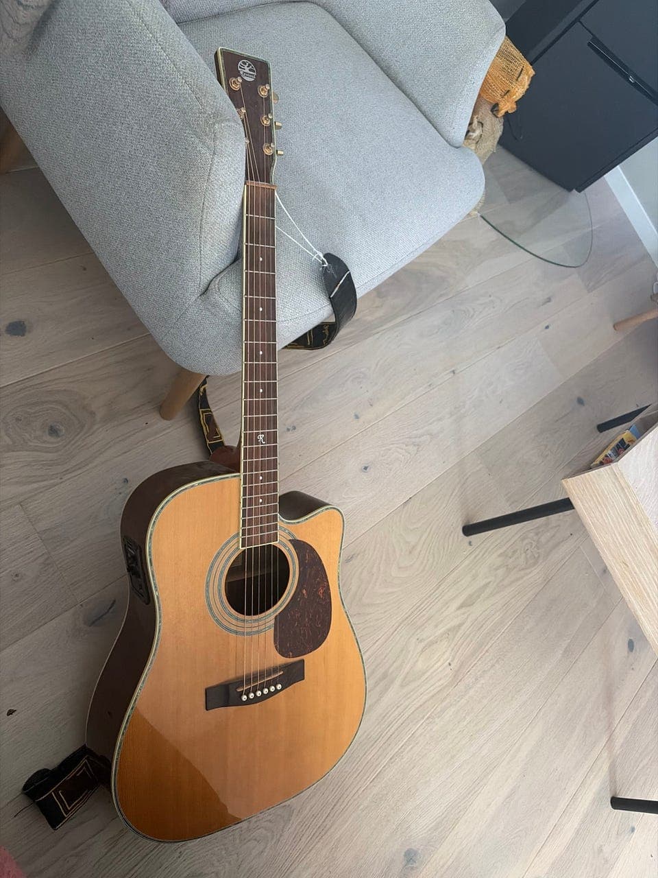 Revival elektro-akustisk gitar m/ Fishman Presys