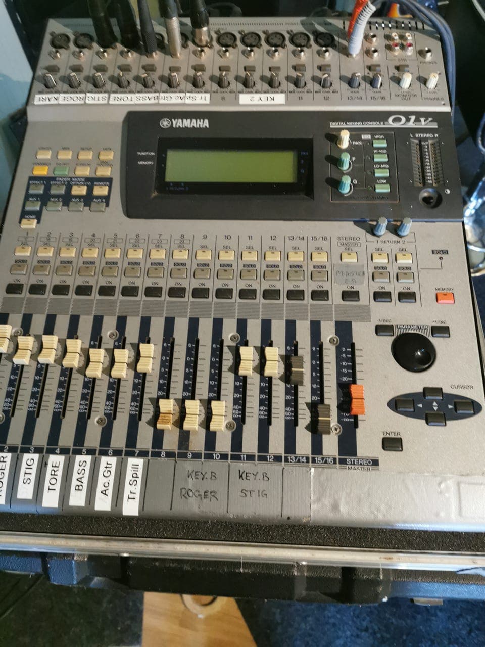 Yamaha 01V digital mikser med MY8-AT kort