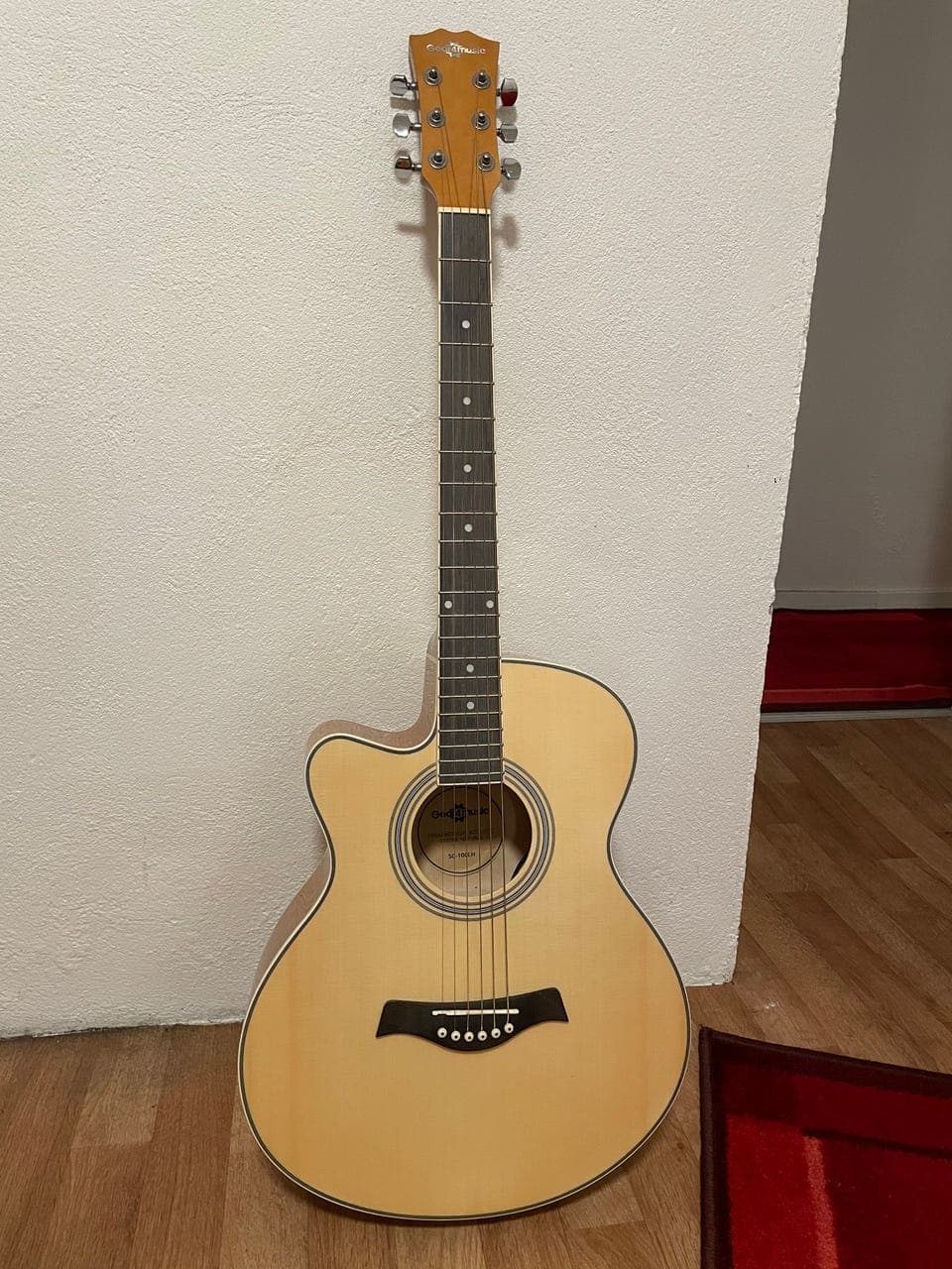 Venstrehendt elektroakustisk gitar med RockBag
