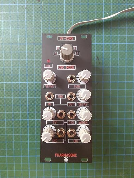 Pharmasonic Sy-Core syncussion eurorack analog trommemaskin modul