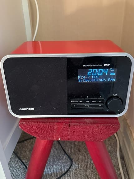 Fm/Dab- synthesizer radio