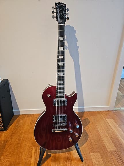 Gibson Les Paul GT selges eller byttes i Yamaha DZR høyttalere.