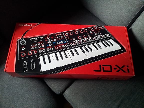 ("Ubrukt") Roland jd xi (digital analog hybrid synthesizer)