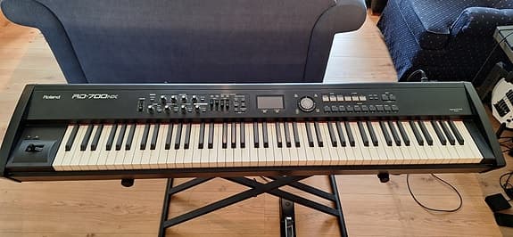 Roland RD-700NX stage piano med bag