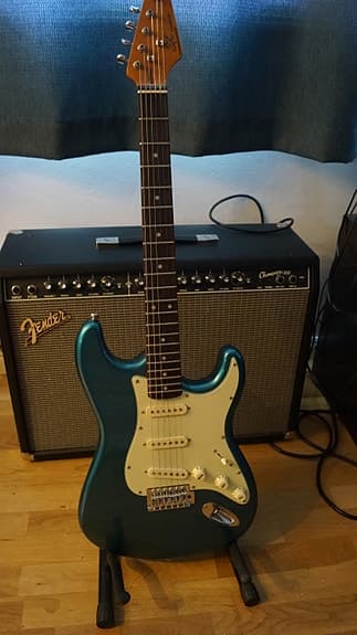 SX Stratocaster with New Fender Vintage picups Loud and clear sound