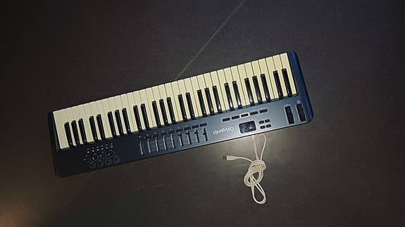 Oxygen 61 midi keyboard