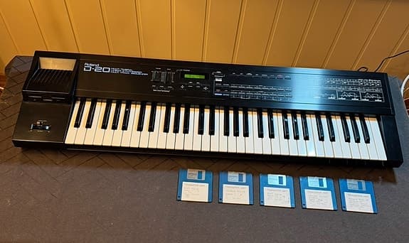 Roland D-20 digital LAS synthesizer fra 1988