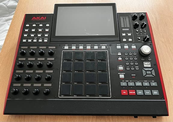 Akai MPC X med 1TB intern SSD harddisk