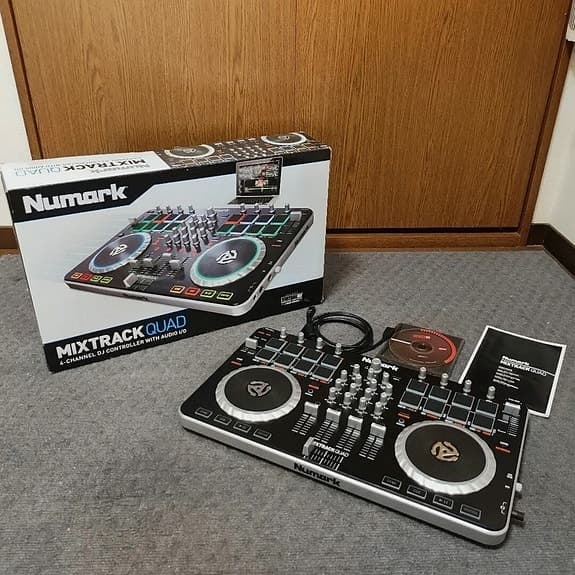 Numark MixTrack Quad (DJ Controller)