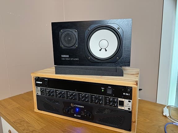 Yamaha NS10 Studio + Crown forsterker