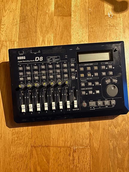 Korg D8 Digital Multitrack Recorder Svart