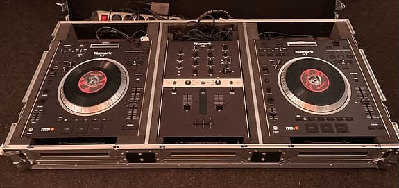 Numark: 2x V7 og 1x X5