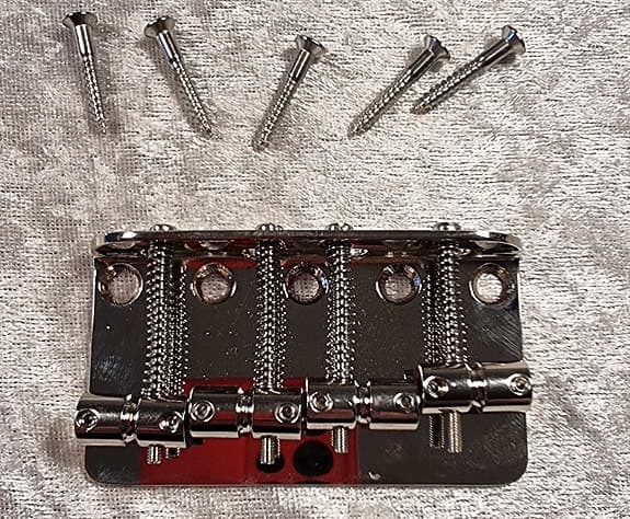 Bridge: Squire Jazz bass + screws