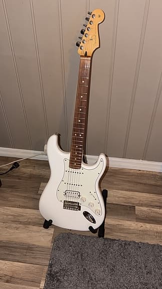 Fender Player Stratocaster HSS 2023 – Som ny, ingen skrammer