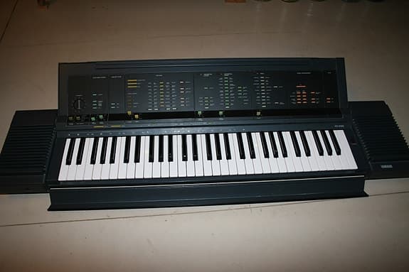 Yamaha PS-6100 portabelt keyboard 1984