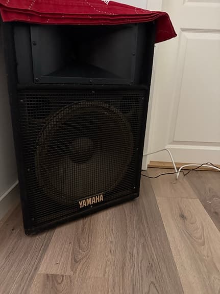 Yamaha HS15 subwoofer 15 tommer svart