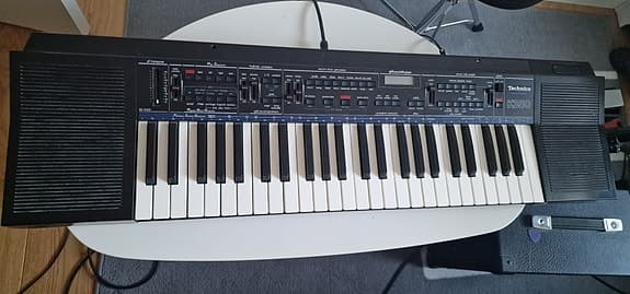 Synthesizer Technics K-350