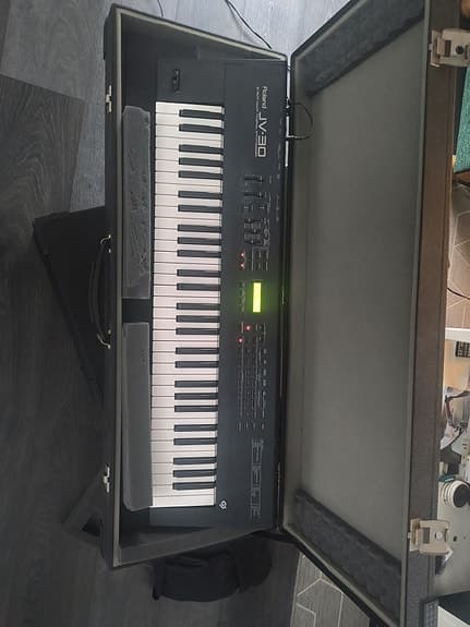 Roland JV-30 Synthesizer 61 tangenter