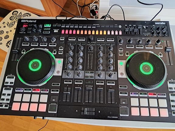 Roland DJ-808 mixebord