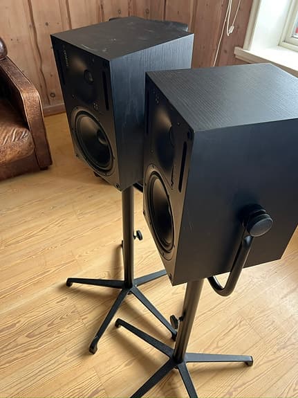 Genelec 1031A med Custom Stativer