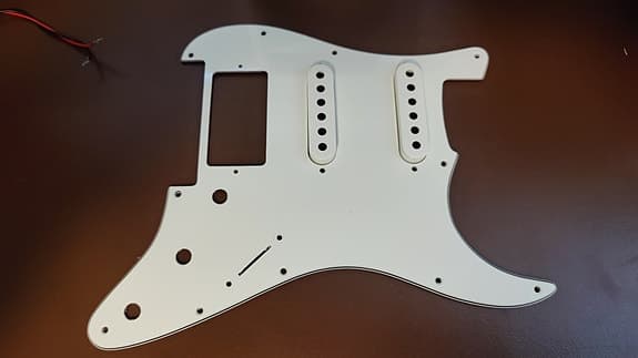 WD plekterbrett til Stratocaster HSS hvit 3 ply Floyd Rose