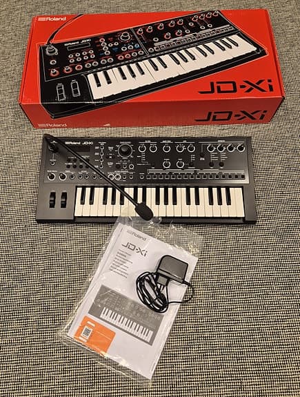 Komplett- som ny! Roland JD-Xi Interactive analog/digital crossover synthesizer