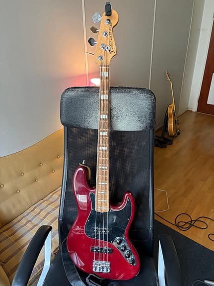 Fender American Deluxe Jazz Bass USA 2012 – Wine Transparent