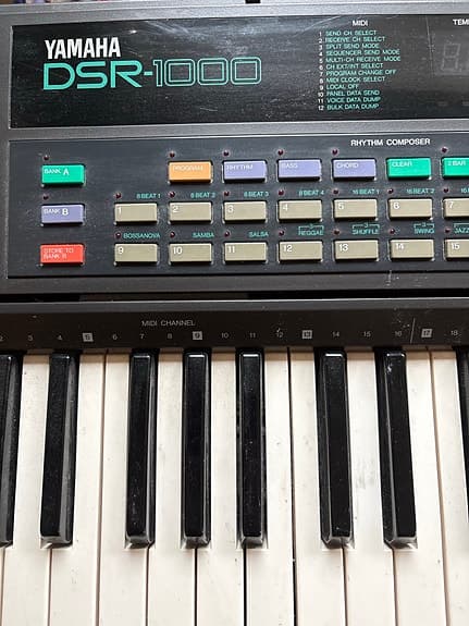 Yamaha DSR-1000 keyboard