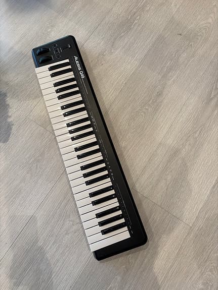 Alesis Q49 MIDI-keyboard 49 tangenter svart