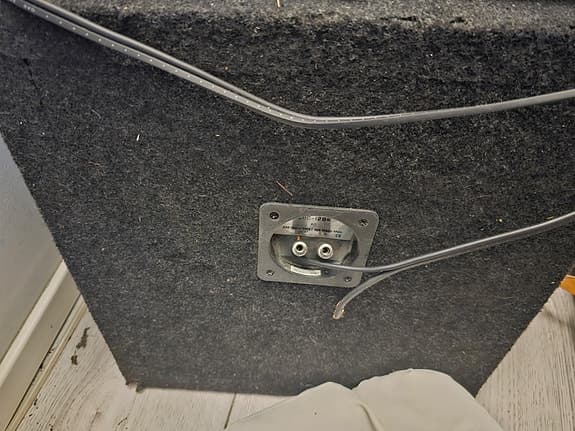Alpine subwoofer i kasse med Kenwood forsterker