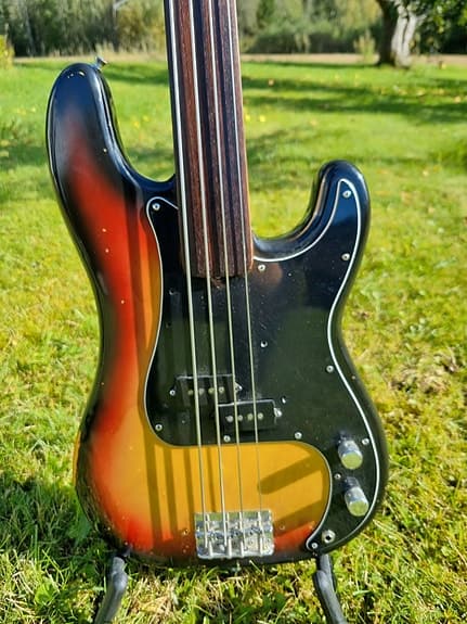 Fender Precision Bass '77 - Fretless