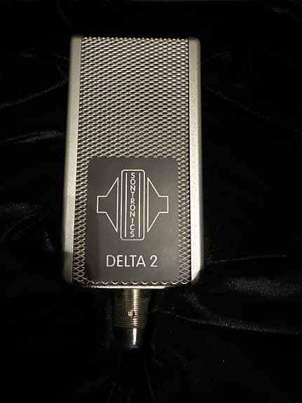 Sontronics Delta 2 båndmikrofon med oppheng og koffert