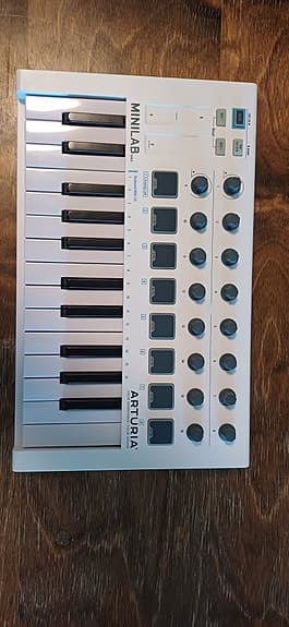 Arturia MiniLab MkII MIDI-keyboard – perfekt for musikkproduksjon