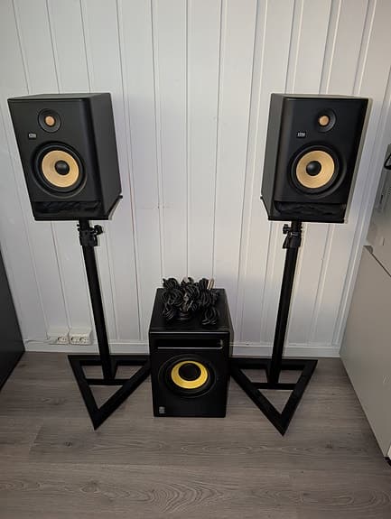 KRK ROKIT RP7 G4 studio monitorer m/ S8.4 sub og stativ