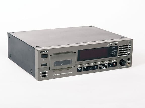 SONY PCM 2700A DAT 4 hoders opptaker