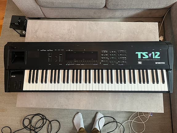 Vintage Ensoniq TS-12 synthesizer 76 tangenter m/vekt